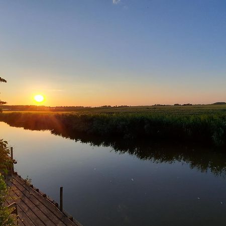 Appartement 2 Met Terras Aan De Tuin Van Op De Roemte Baflo エクステリア 写真