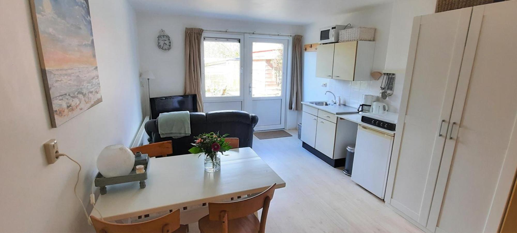 Appartement 2 Met Terras Aan De Tuin Van Op De Roemte Baflo エクステリア 写真